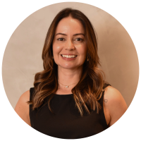 Simone SichinelCom experiência acumulada em duas das maiores instituições financeiras do mundo, Simone têm conquistado seus cliente através de relacionamentos pautados na confiança e transparência. Atuando no mercado financeiro há mais de uma década, seu atendimento é feito por meio de comunicação aberta e compromisso com seus objetivos financeiros.