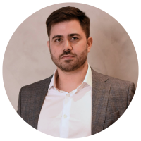 Renaldi BenitesFormado em Ciências Contábeis com mais de seis anos de experiência no mercado financeiro em Renda Variável com foco em investimentos inteligentes alinhados com estratégias eficientes.